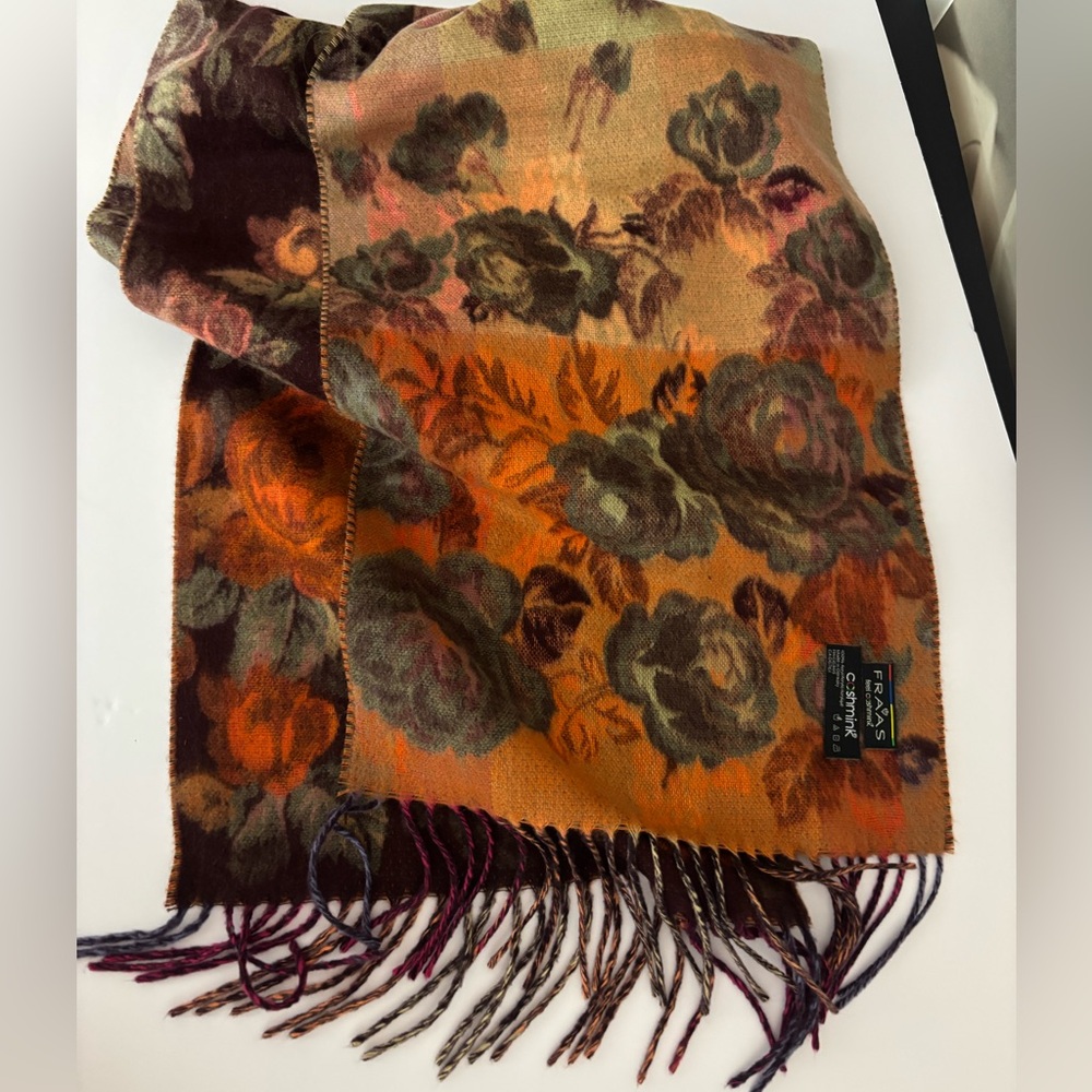 NWOT FRAAS Cashmink floral rose reversible scarf
